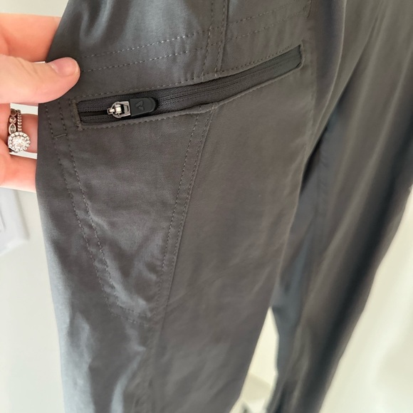 Eddie Bauer Gray Cargo Pants Lightweight Performance - Picture 4 of 9